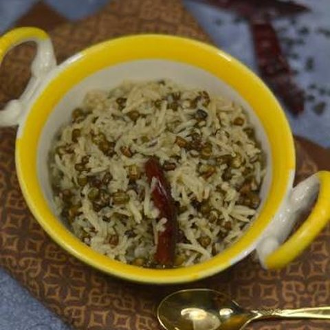 Grainy Urad Dal Khichdi
